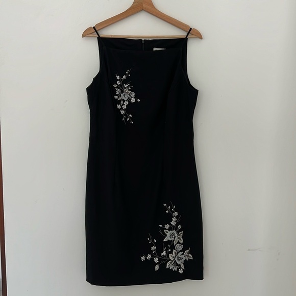 CDC Dresses & Skirts - CDC Vintage Y2K Square Neck Black Embroidered Floral Sheath Dress. Sz 12